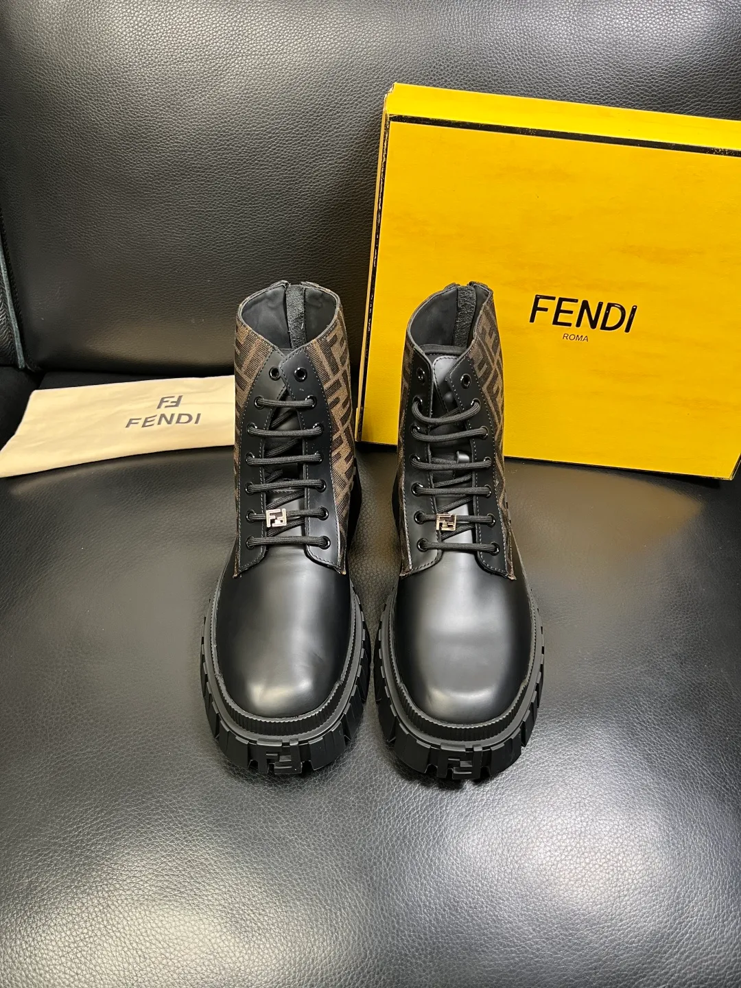 Men's shoes 💰900 FENDI High-quality top craftsmanship, Fendi boots high-top counter synchronization, original factory configuration imported Italian cowhide fly-knit fabric, imported cowhide lining, breathable and comfortable, soles: original soles specially provided by the original factory, original factory and single goods are welcome to compare, code number 39-44 (customized 38 45)